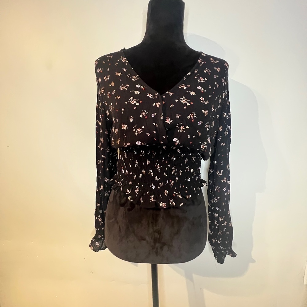 Paper Crane Long sleeve floral cropped shirt size M